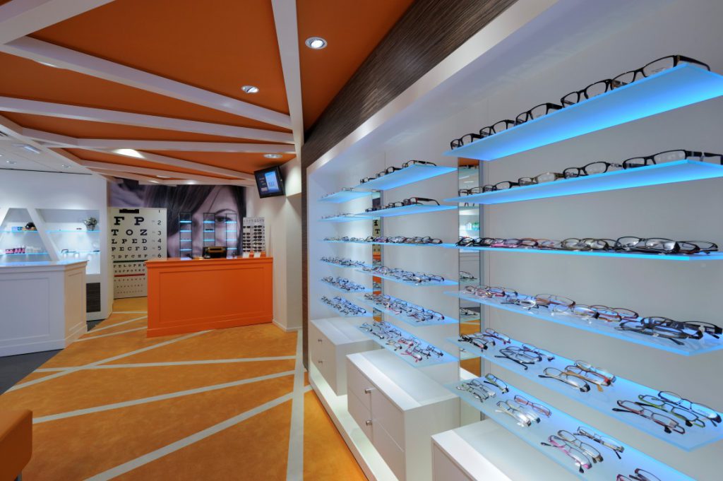 Entwurf und Ladenbau optik Tilroe