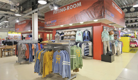 Intersport Megastore Roermond (NL): Ladenbau Sport - 