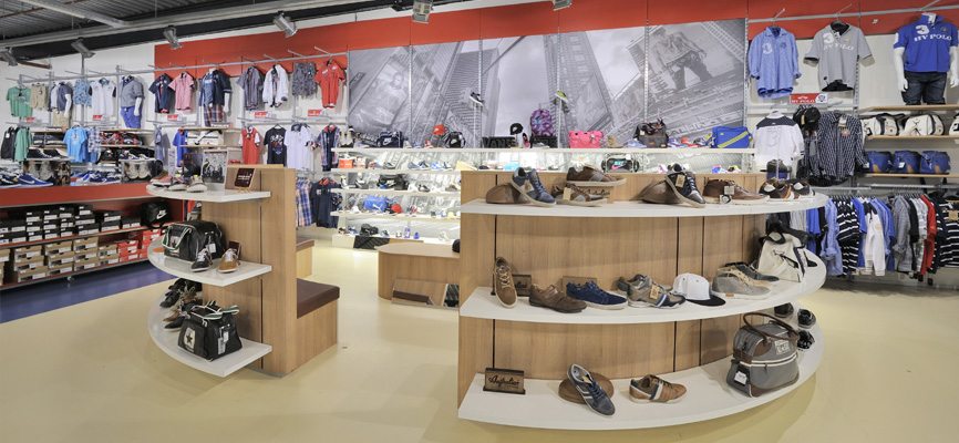 Intersport Megastore Roermond (NL): Ladenbau Sport - 