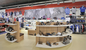 Intersport Megastore Roermond (NL): Ladenbau Sport - 