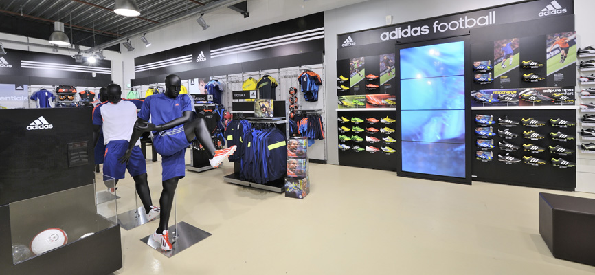 Intersport Megastore Roermond (NL): Ladenbau Sport - 