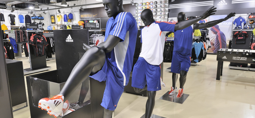 Intersport Megastore Roermond (NL): Ladenbau Sport - 