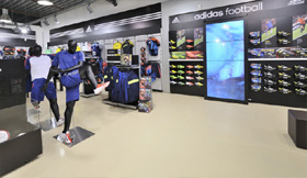 Intersport Megastore Roermond (NL): Ladenbau Sport - 