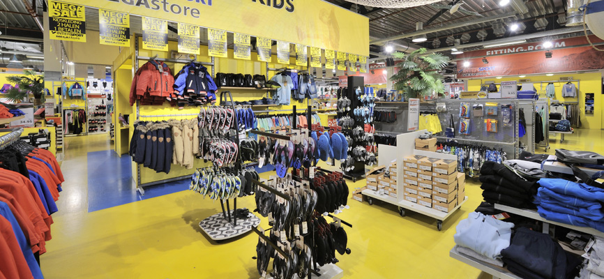 Intersport Megastore Roermond (NL): Ladenbau Sport - 