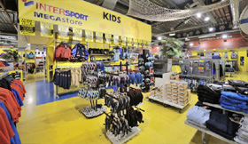 Intersport Megastore Roermond (NL): Ladenbau Sport - 