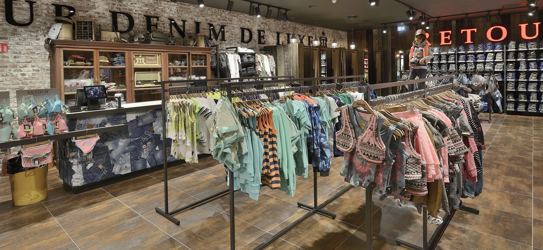 Outlet concept store Retour Jeans, Roermond - 