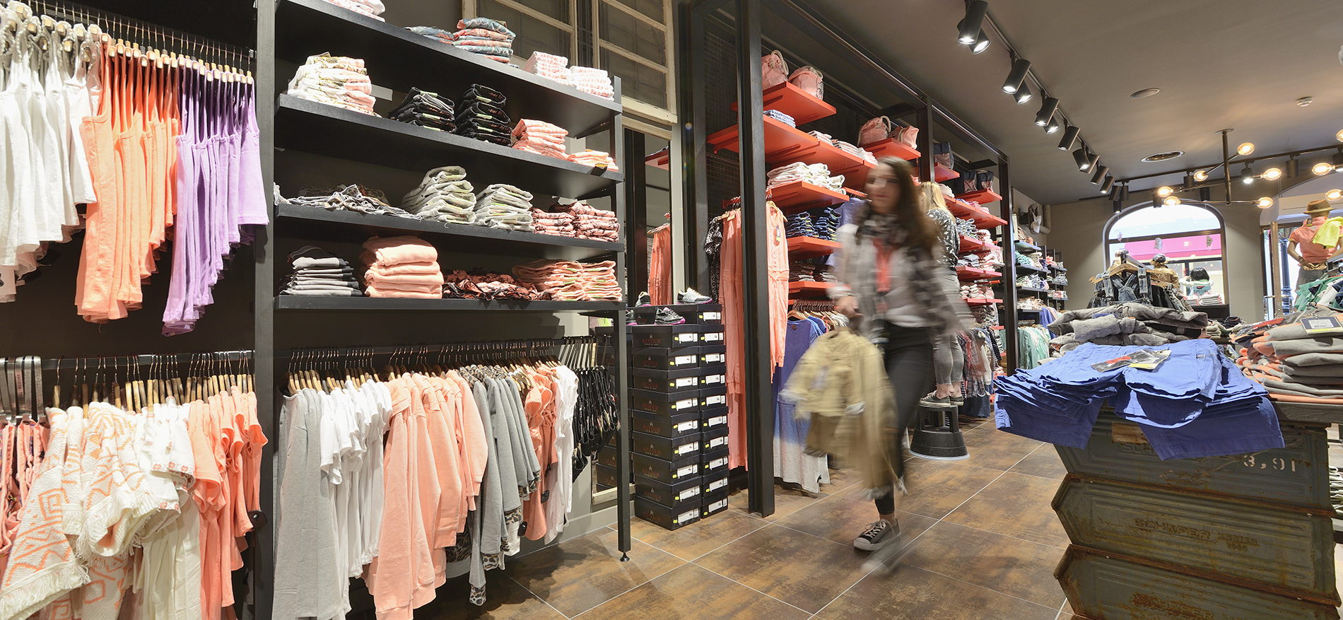 Outlet concept store Retour Jeans, Roermond - 