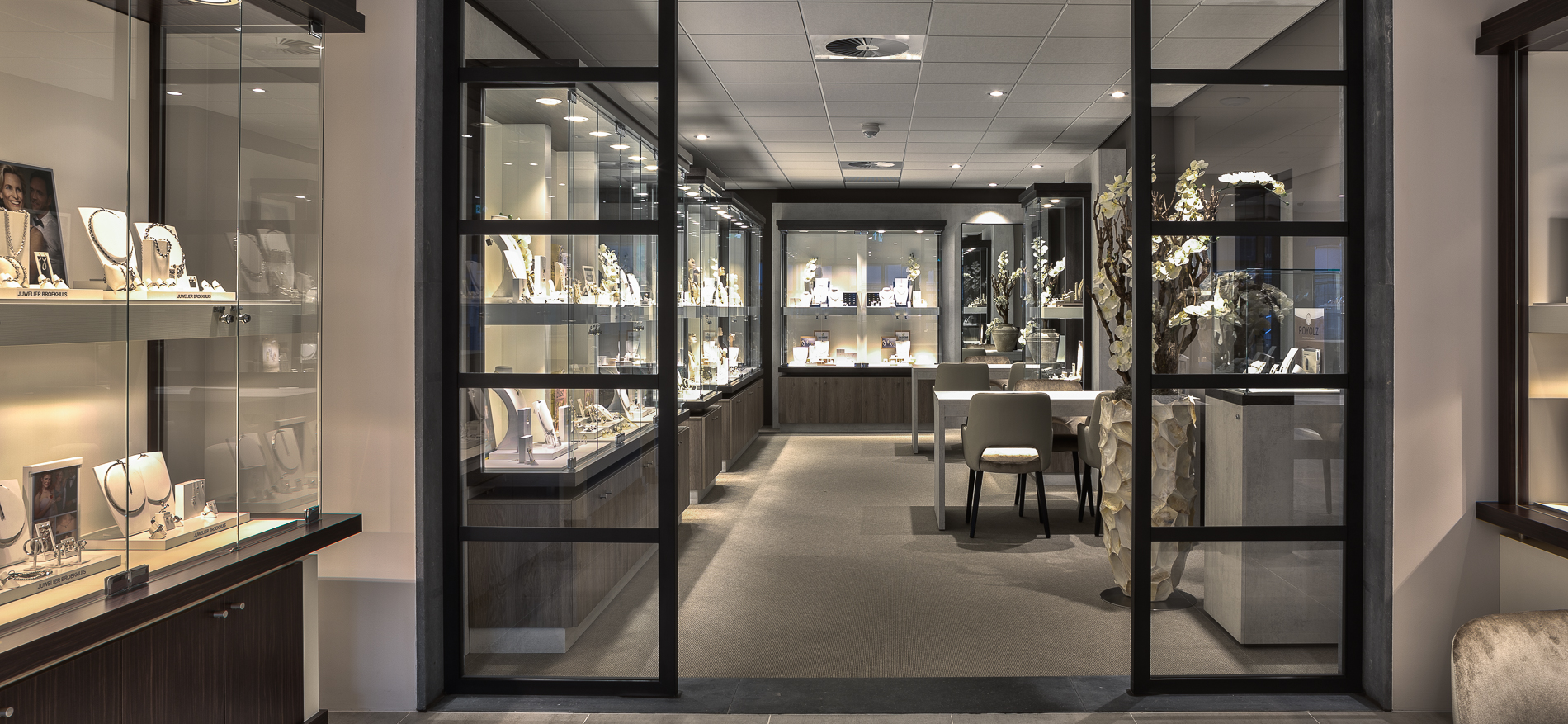 Broekhuis Schmuck & Uhren | Einrichtung grosse Schmuckladen - 