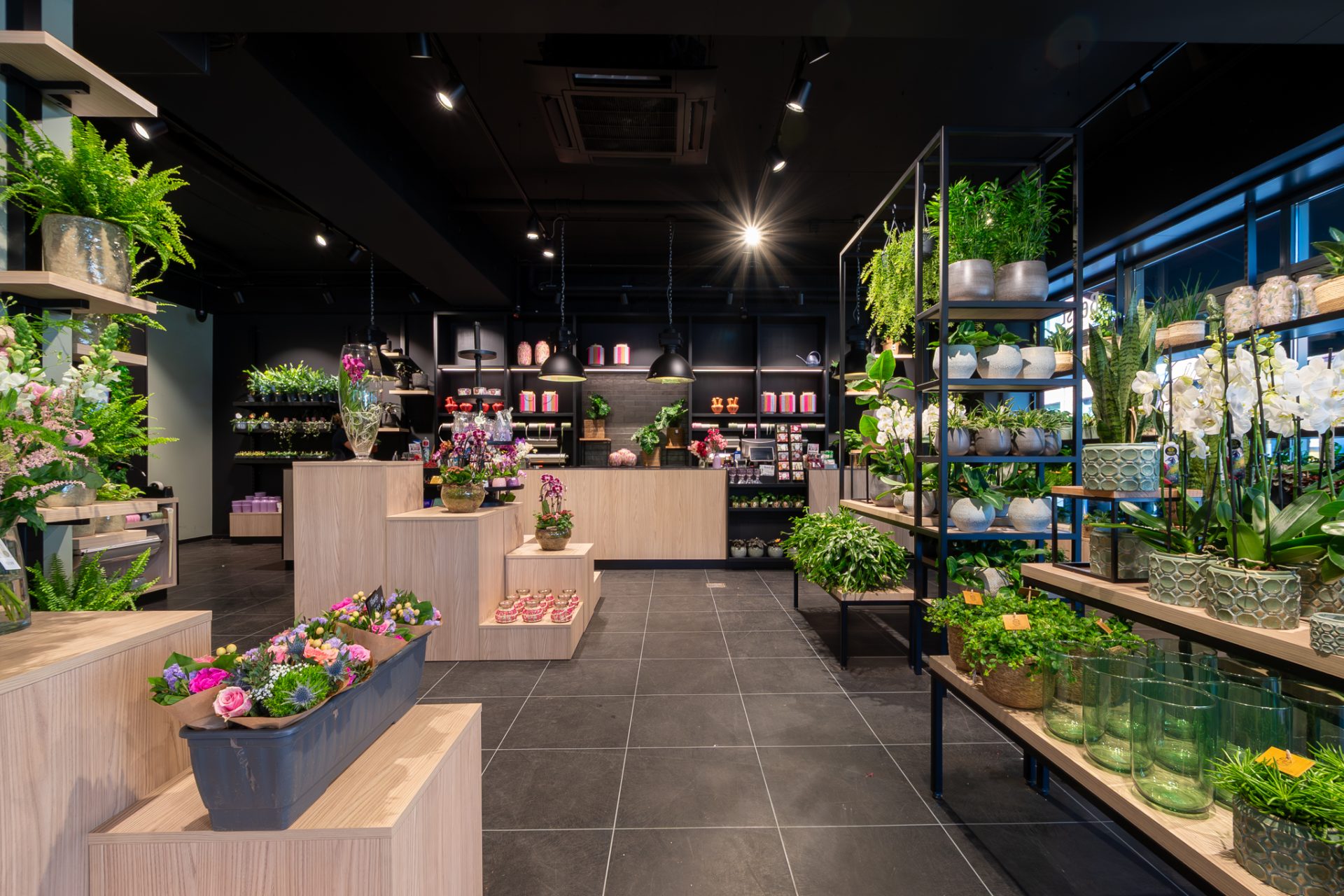 Van Beest Bloemen en Planten | Vathorst (NL) - Ladeneinrichtung